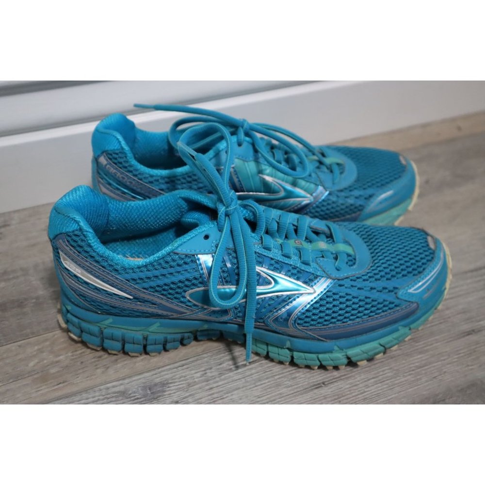 WOMEN'S BROOKS ADRENALINE ASR 11 size 9.5